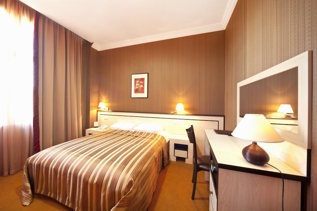 Hotel Rikhe Monika Tbilisi Zimmer foto